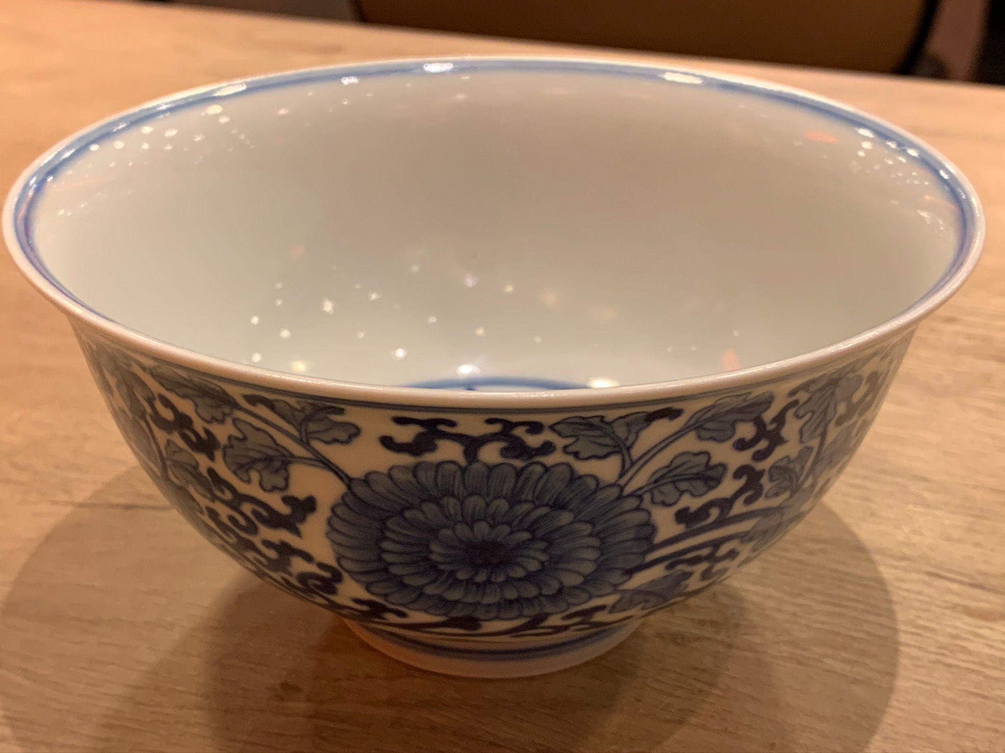 青花碗侧面