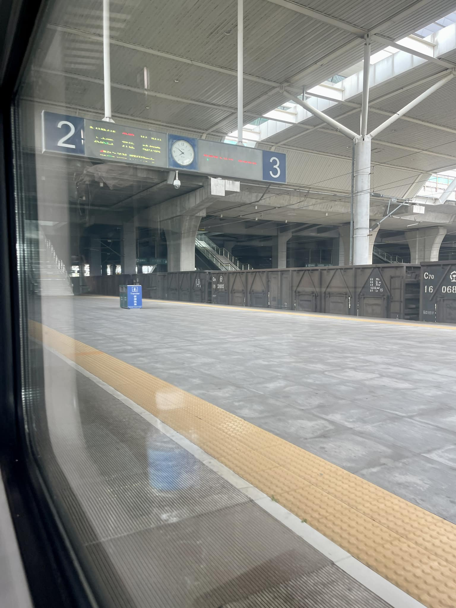 本頁圖片/檔案 - 火车站月台202406